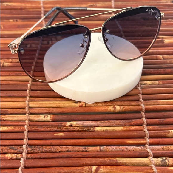Guess Unisex Black and Gold Aviator Sunglasses main image 5